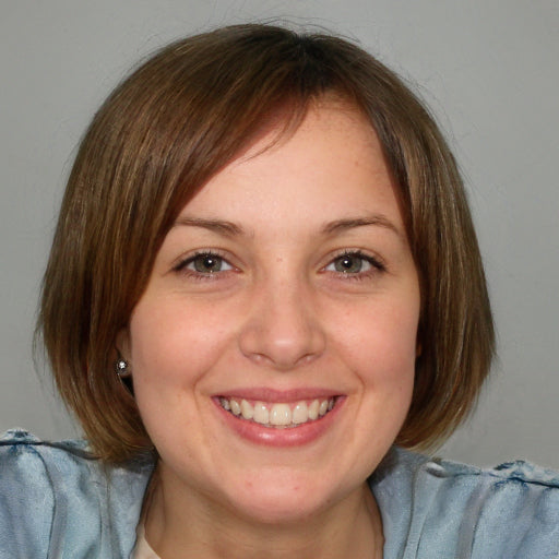 Olivia Brooks, Fragrance Expert and Creative Writer at Signature Wick Co